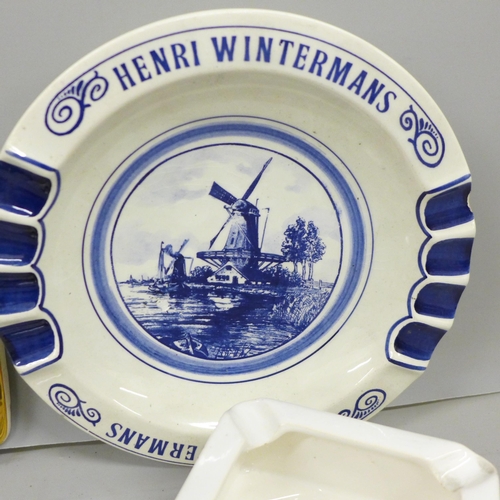 2031 - A Henri Wintermans hand-painted Delfts ashtray, a Players’s No.10 ashtray, two ceramic advertising p... 