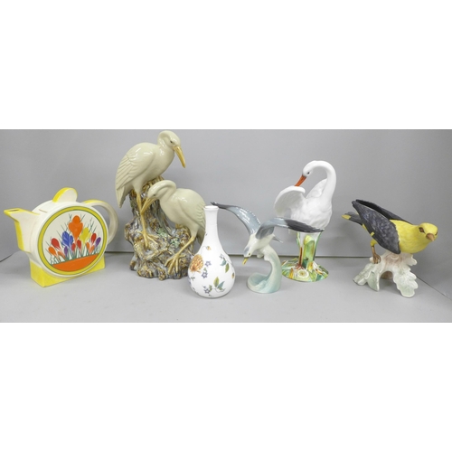 2061 - Four bird figures, Goebel golden oriole and silver gull, an early 20th Century swan and stork vase, ... 