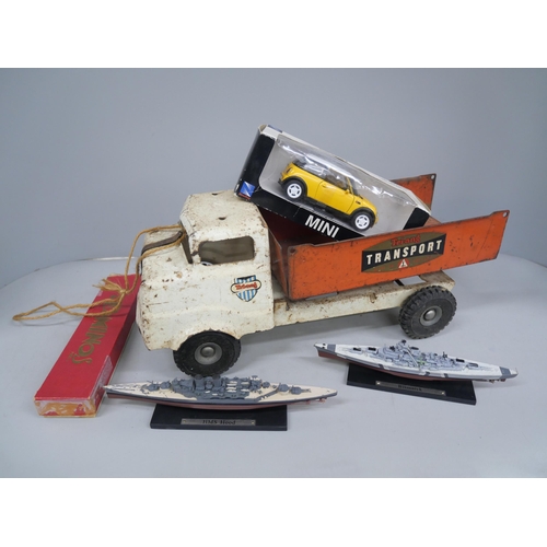 2128 - Toys including Meccano, a 1950s Triang metal truck, a/f, an Atlas model Bismarck and HMS Hood and a ... 