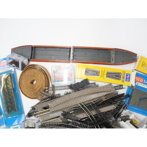 2160 - A box of N gauge track and accessories including Peco