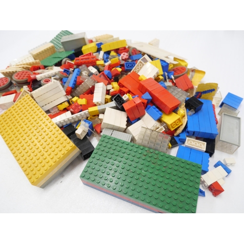 2169 - A box of loose 1960s Lego