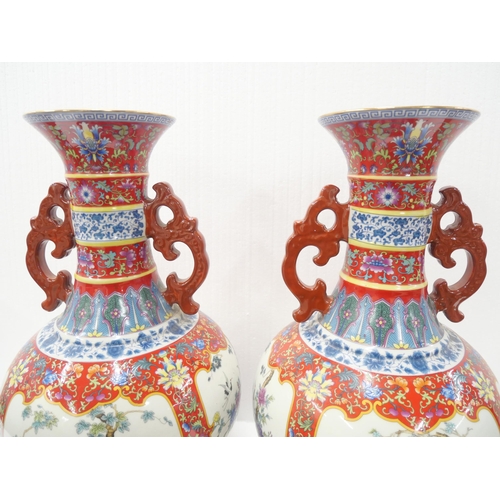 2181 - A pair of Chinese Qianlong vases with red famille rose design and motif scenes of birds. With stamp ... 