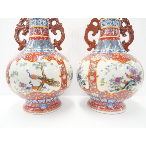 2181 - A pair of Chinese Qianlong vases with red famille rose design and motif scenes of birds. With stamp ... 