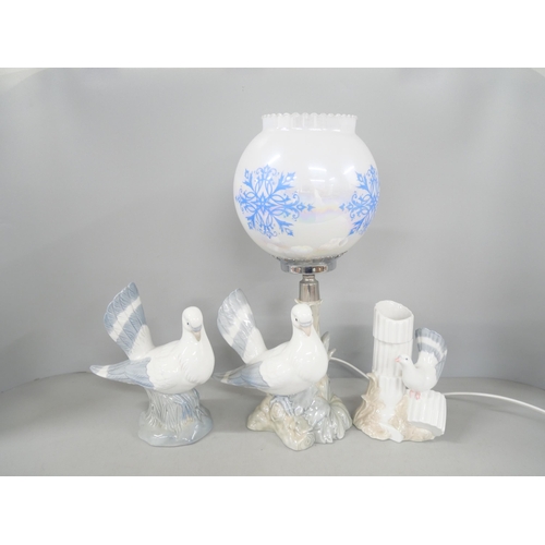 2186 - A Nao porcelain figure depicting two ostriches. three other Porceval bird figures, and a table lamp ... 