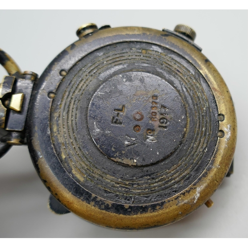 2228 - A World War I marching compass, marked 1917