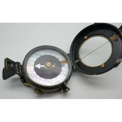 2228 - A World War I marching compass, marked 1917