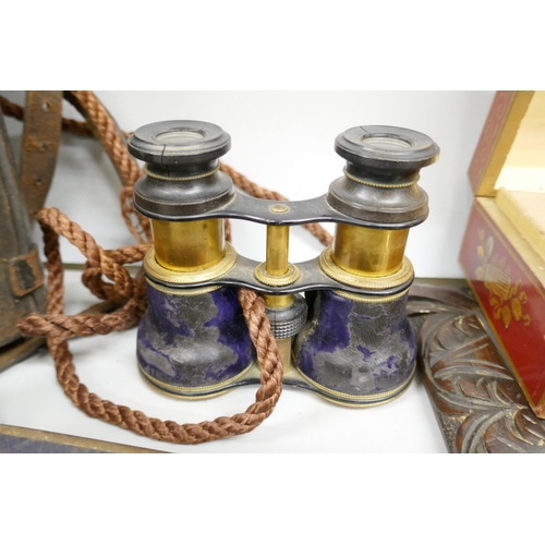 2247 - A brass double ended case marked Syke’s patent and 1 1/4oz., a pair of fish servers with silver ferr... 