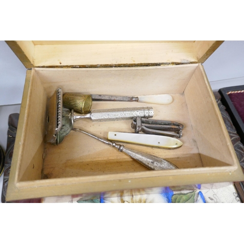 2247 - A brass double ended case marked Syke’s patent and 1 1/4oz., a pair of fish servers with silver ferr... 