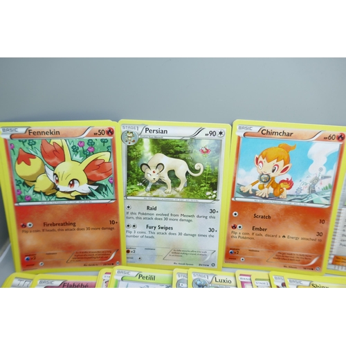 2256 - A collection of 86 vintage Pokémon cards