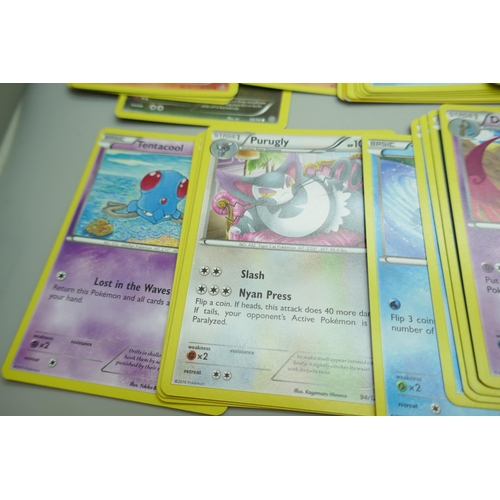 2256 - A collection of 86 vintage Pokémon cards