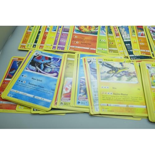 2257 - A collection of 200 rare black star Pokémon cards