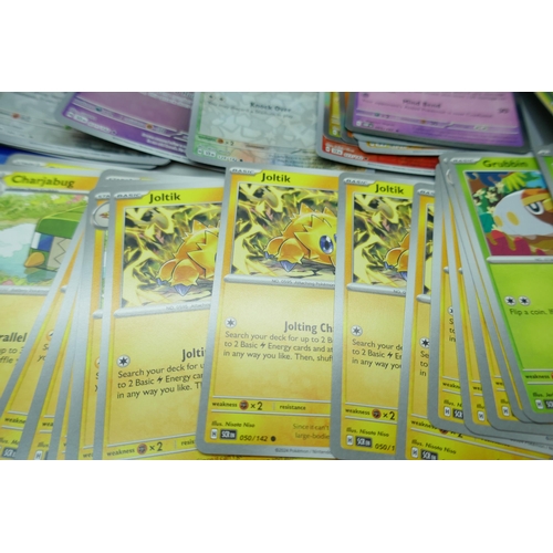 2259 - A large collection of Pokémon cards with holographic in collectors tin, no energy cards