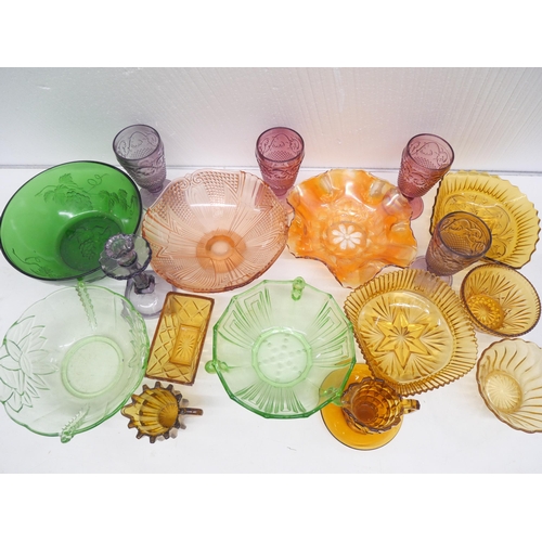 2286 - A collection of glassware, including carnival glass, amethyst glass, orange, pink and amber **PLEASE... 