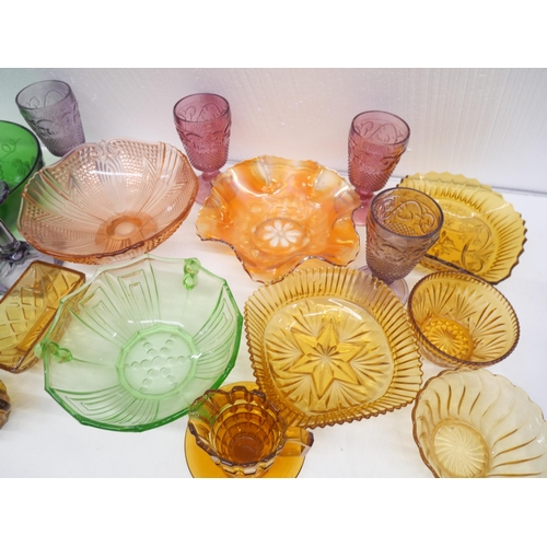 2286 - A collection of glassware, including carnival glass, amethyst glass, orange, pink and amber **PLEASE... 