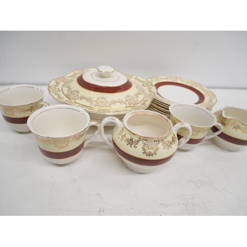 2291 - A Midwinter Burslem dinner service with gilt detailing to include cups and saucers, plates, bowls, t... 