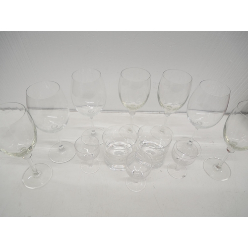 2294 - Collection of assorted glassware to include set of etched sherry glasses with foliage design, one ba... 