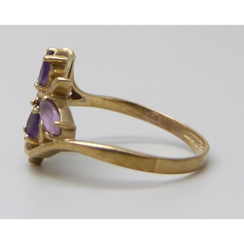 7005 - A 9ct gold amethyst set ring, 2.7g, M