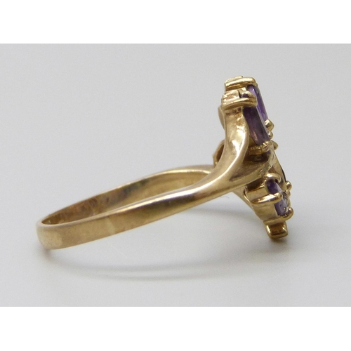 7005 - A 9ct gold amethyst set ring, 2.7g, M