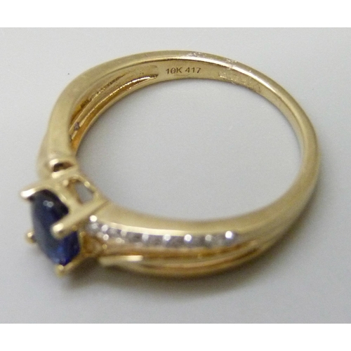 7011 - A 9ct gold ring set with a central blue stone and white stone shoulders, 2g, J