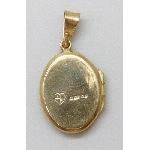 7012 - A 9ct gold engraved design locket, 1.9g, 2.5cm including bale