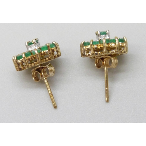 7013 - A 9ct gold and emerald cluster ring, P, 1.8g, and a pair of 9ct gold and emerald cluster earrings, 2... 