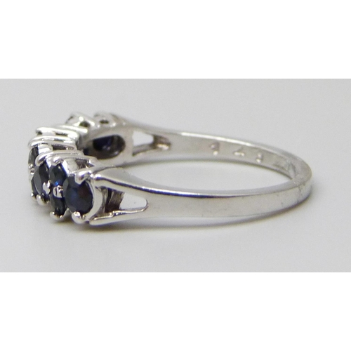 7033 - A 9ct white gold and sapphire ring, 2.5g, O