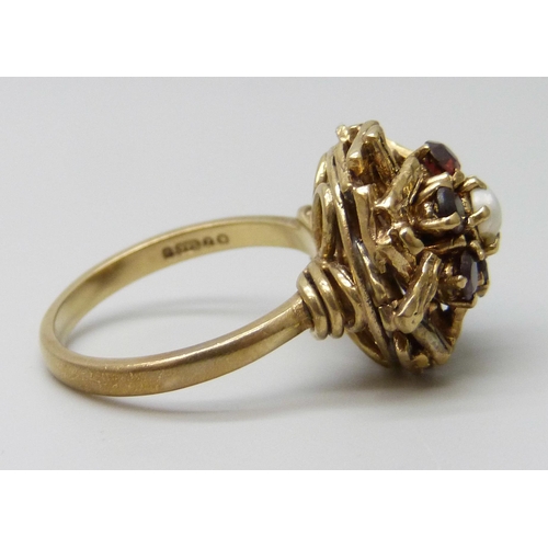 7046 - A 1970s 9ct gold, garnet and pearl cluster ring, London 1974, 7.1g, pearl a/f, O