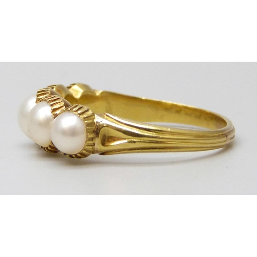 7054 - A yellow metal and pearl ring, 3.6g, N