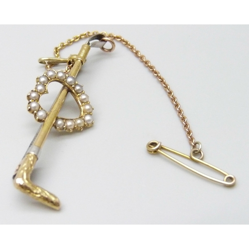 7057 - A 15ct gold and seed pearl brooch in the form of a riding crop, yellow metal safety chain, metal pin... 