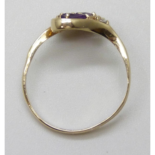 7059 - A 9ct gold amethyst and white stone ring, 1.4g, K/L