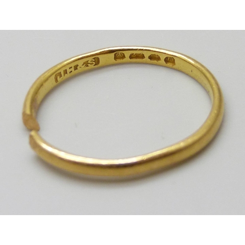 7061 - A 22ct gold ring, a/f, 2g