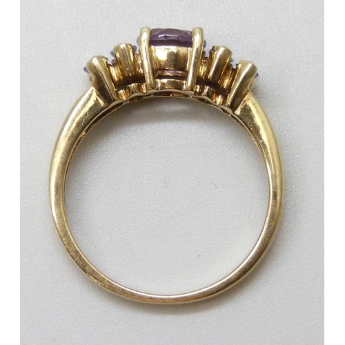 7077 - A 9ct gold, amethyst and purple stone set ring, 3.2g, N