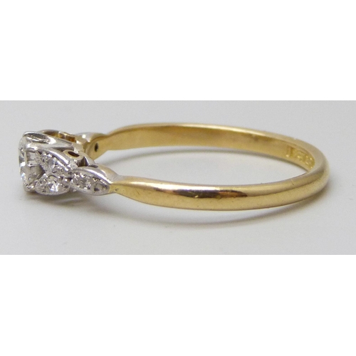 7091 - An 18ct gold and platinum Art Deco ring set with a 0.25 carat diamond and and three small diamonds i... 