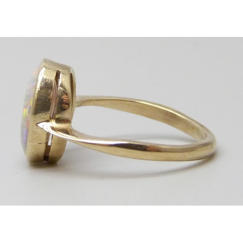 7094 - A 9ct gold opal set ring, 2.1g, J