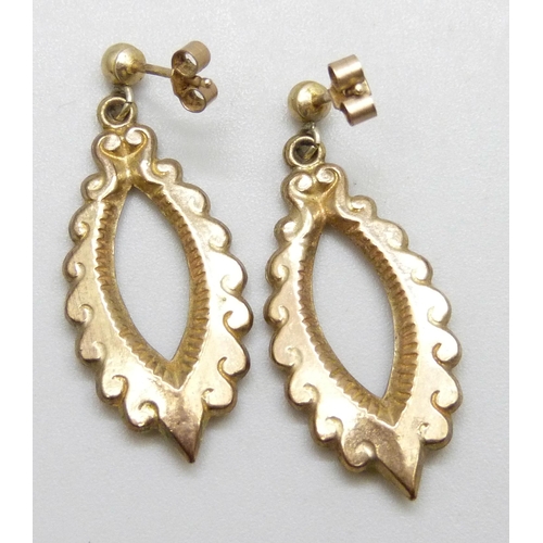 7099B - A pair of 9ct gold drop earrings, 2.3g