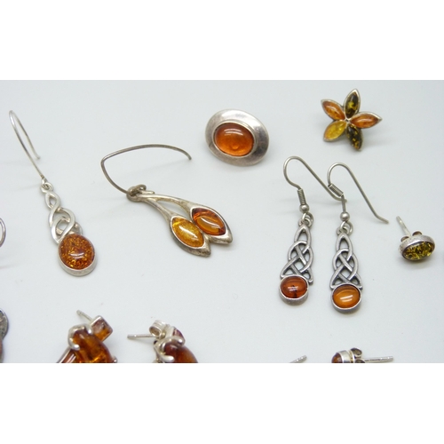 7101 - Four pairs of silver and amber earrings, two pairs of white metal and amber earrings, together with ... 