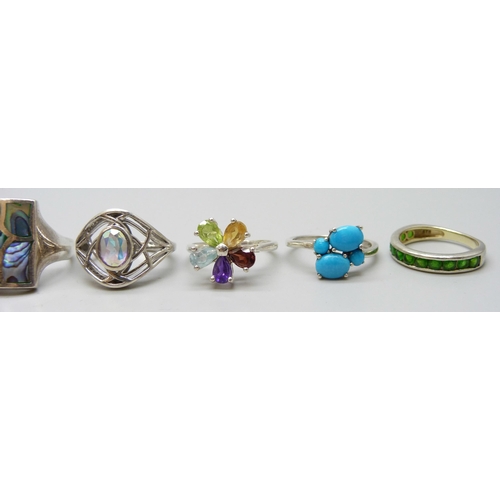 7105 - Eight silver gem set rings, 29g