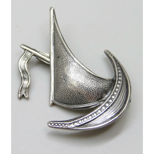 7107 - A Scandinavian silver brooch in the form of a viking ship by Norwegian designed Ivar T. Holth, 3.9g,... 