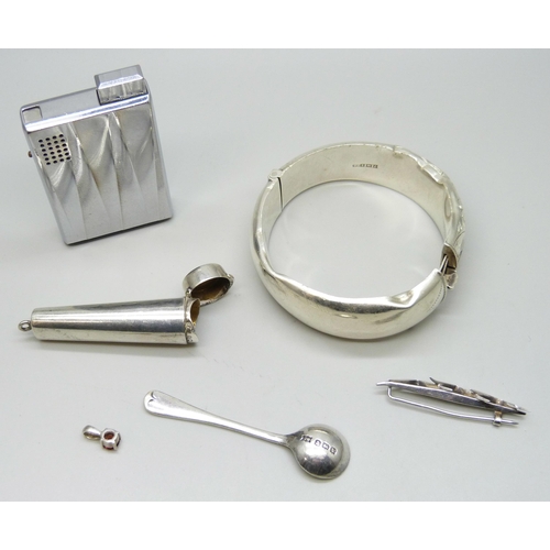 7135 - A Ronson lighter, a silver bangle (a/f), a silver cheroot holder, a silver spoon, silver brooch, etc... 