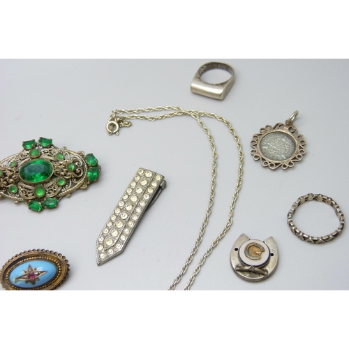 7136 - A collection of Victorian and later jewellery, together with a Mexican silver ring, a Czech style br... 