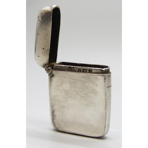 7154 - A silver vesta case, Birmingham 1927, 22g