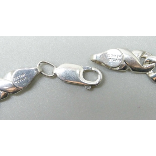 7157 - A Mexican silver bracelet, 7.9g, 18cm