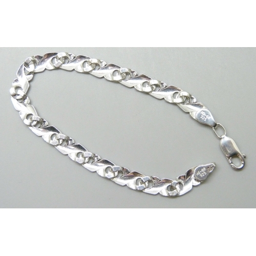 7157 - A Mexican silver bracelet, 7.9g, 18cm