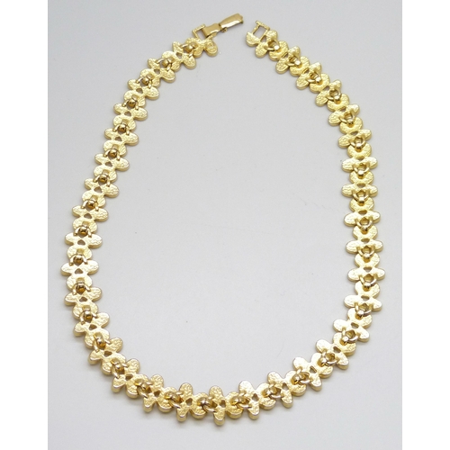 7174 - A vintage 1980s Les Barnard gold tone necklet, marked Vc, 41cm