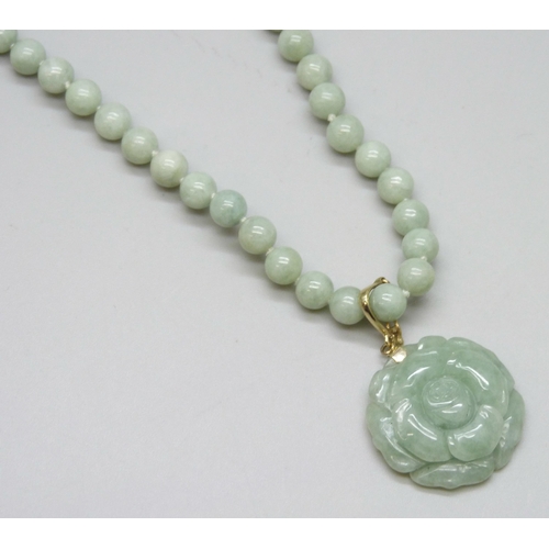 7179 - A green stone necklace, tests as jadeite, 14k clasp and bale, 35g, 44cm