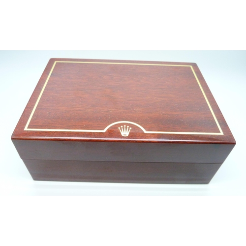 7232 - A wristwatch box for a Rolex Daytona, inner box, outer box (worn), hang tag, wallet, service book, c... 