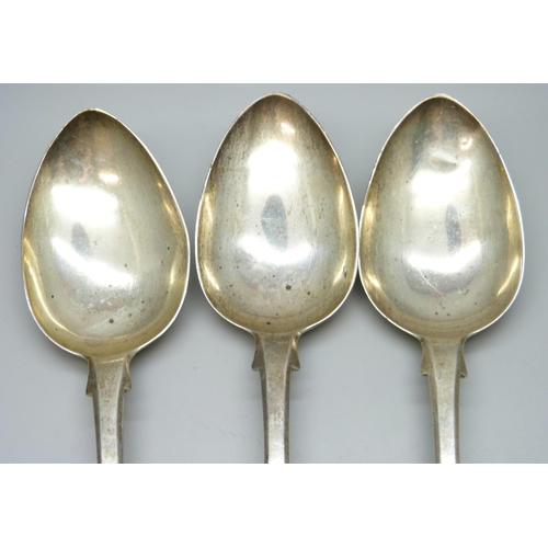 7289 - A set of three George IV silver serving spoons, Christian Ker Reid & David Reid, Newcastle 1824, 210... 