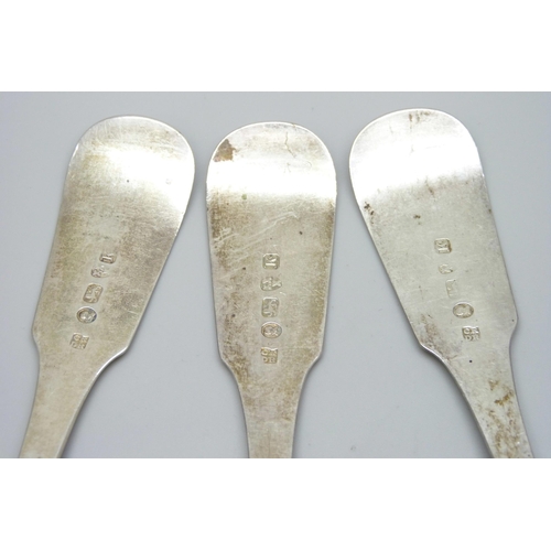 7289 - A set of three George IV silver serving spoons, Christian Ker Reid & David Reid, Newcastle 1824, 210... 