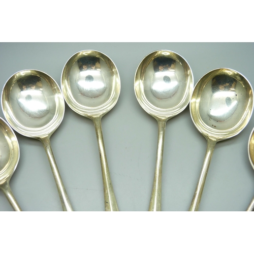 7298 - A set of six silver soup spoons, Atkin Brothers, Sheffield 1931, 460g