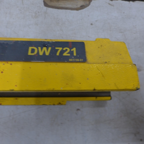 5029 - A DeWalt DW721 radial arm saw ( FAILED PAT TEST DUE TO DAMAGED CABLE)